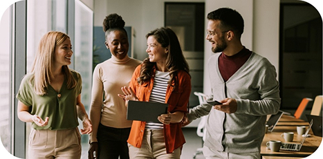 Formateur d’Adecco Training animant une session pour les apprenants du catalogue 2026.